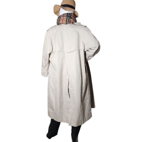 Burberry coat  - Picture 6 of 14